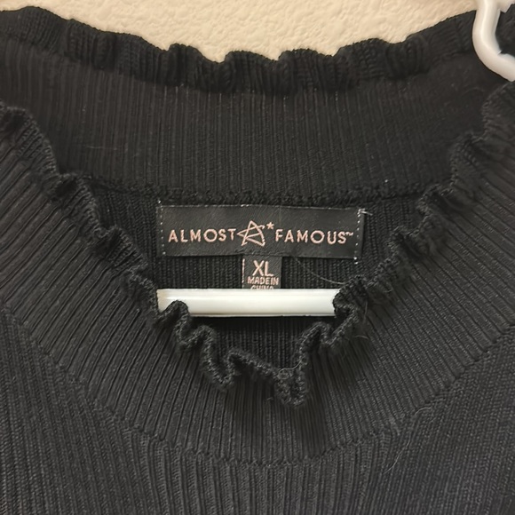 Almost Famous L/S top with see thru sleeves - Picture 3 of 3